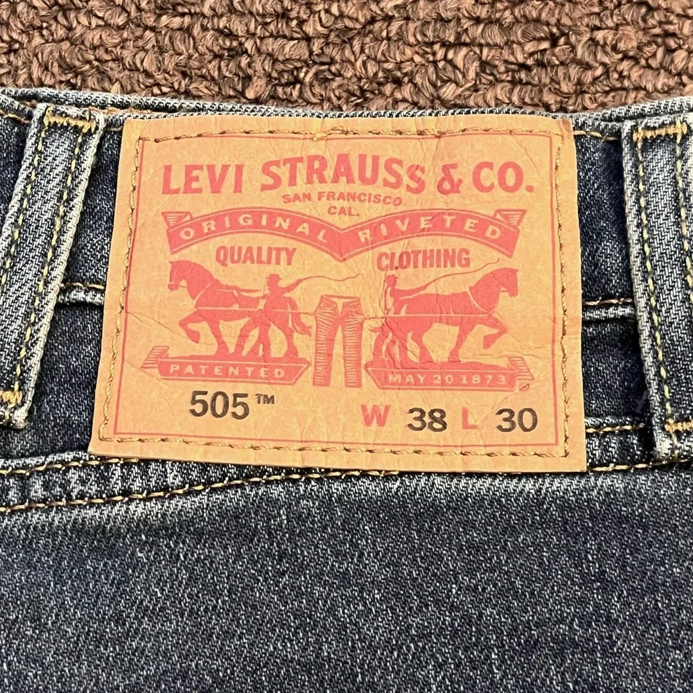 Levi’s men’s 505 medium wash blue jeans Size 38 x 30